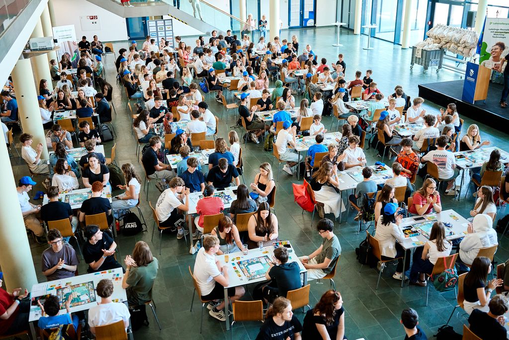 Planspiel_Gesamtaufnahme vom Spielsaal in der FH Wr Neustadt.jpeg